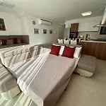 Апартаменты New, Airy And Spacious In Меллиеха