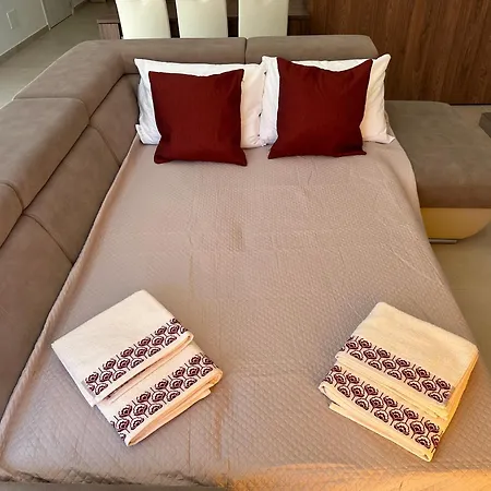 Apartment New, Airy And Spacious In *