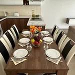 New, Airy And Spacious In 梅利哈