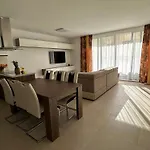 公寓 New, Airy And Spacious In *