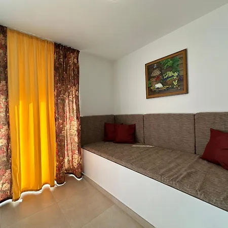 New, Airy And Spacious In المليحة
