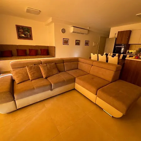 Apartment New, Airy And Spacious In