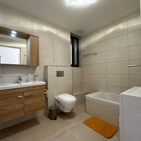 New, Airy And Spacious In Apartment *