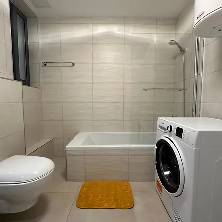 New, Airy And Spacious In Apartment *