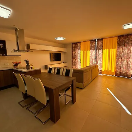 New, Airy And Spacious In Apartment *