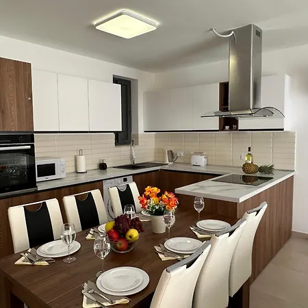 New, Airy And Spacious In Apartment *