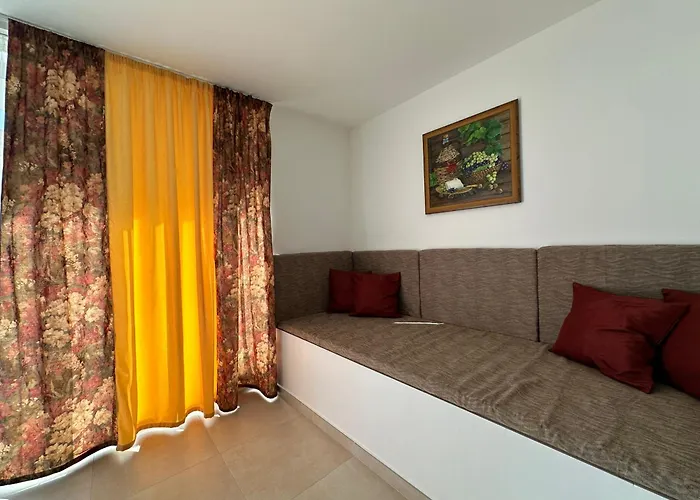 New, Airy And Spacious In المليحة