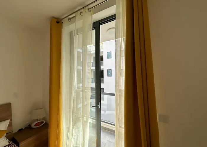 New, Airy And Spacious In شقة