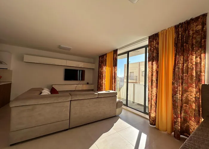 New, Airy And Spacious In شقة