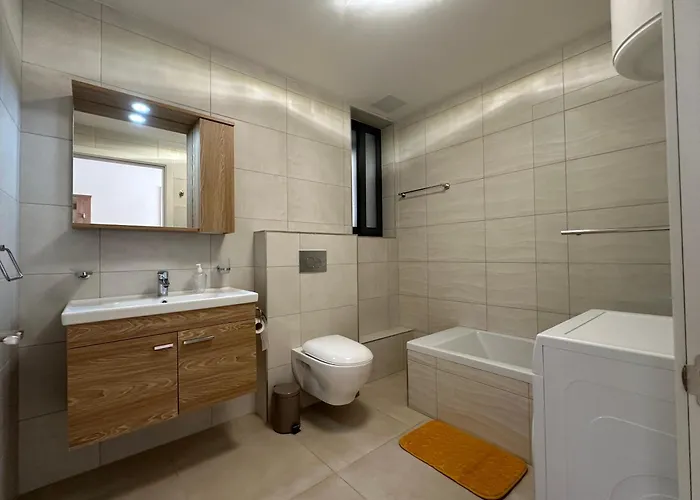 New, Airy And Spacious In شقة *