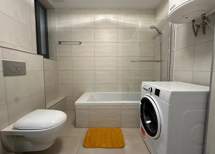 New, Airy And Spacious In شقة *